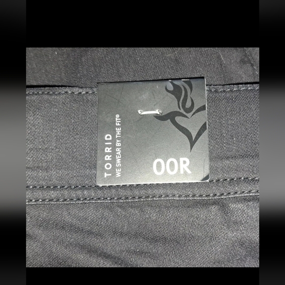 Torrid 00R Black Denim Pants Lean Skinny Jeans Strech Soft Pull On NWT B21#8 - Picture 6 of 9